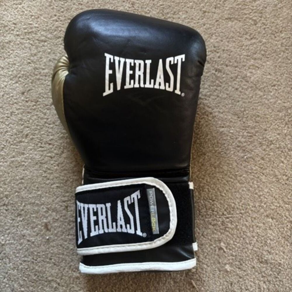Everlast PowerLock 16oz Right Hand Black & Gold Boxing Glove *Read*